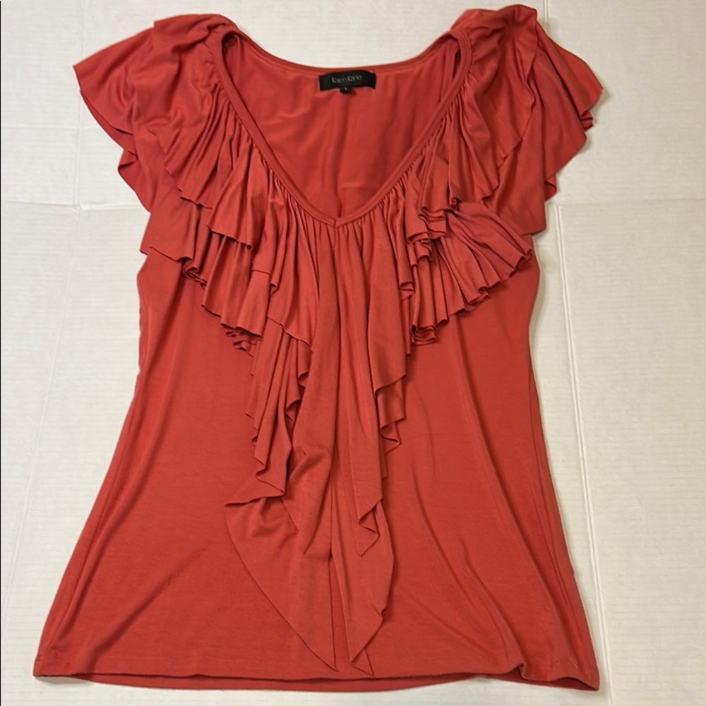 🧡Karen Kane Sz L Flutter Sleeve Ruffled Blouse. Rayon/Spandex
Flowy, dressy,